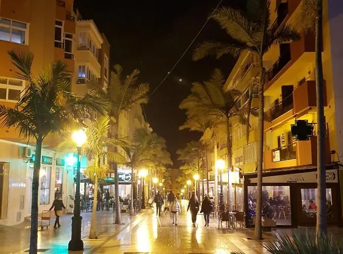 Penthouse Lumineux Avec Piscine Appartamento *